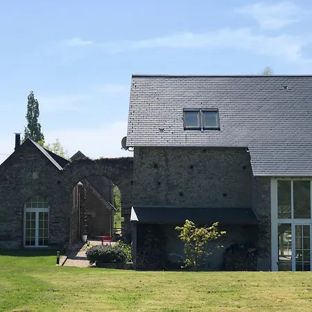 Les Rochers Bed & Breakfast 4*