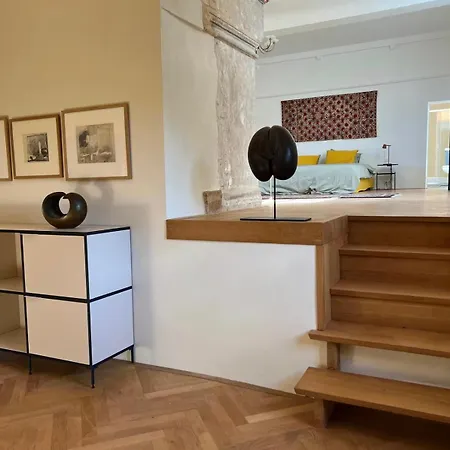 Les Rochers Nocleg ze śniadaniem 4*