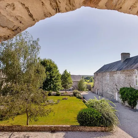 Les Rochers Bed and breakfast