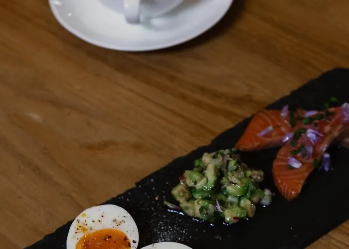 Les Rochers Couette-café 4*