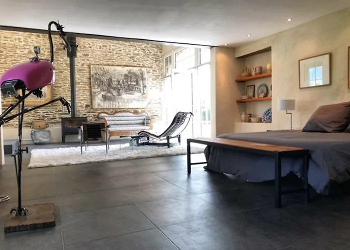 Les Rochers Bed & Breakfast 4*