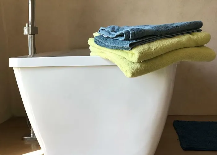 Nocleg ze śniadaniem Les Rochers 4*