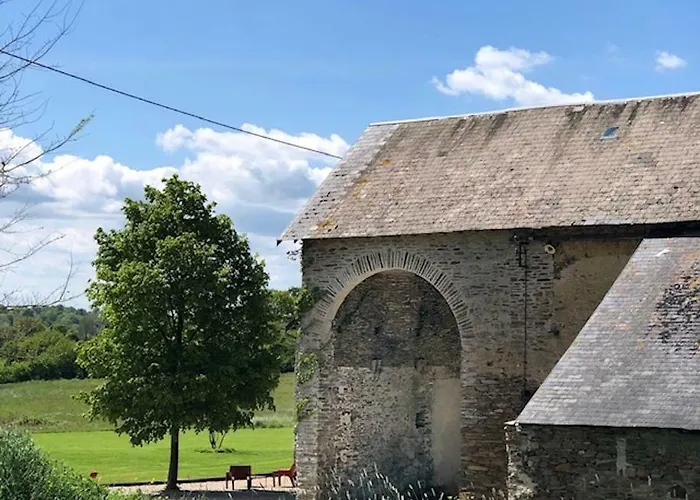 Les Rochers Bed & Breakfast 4*